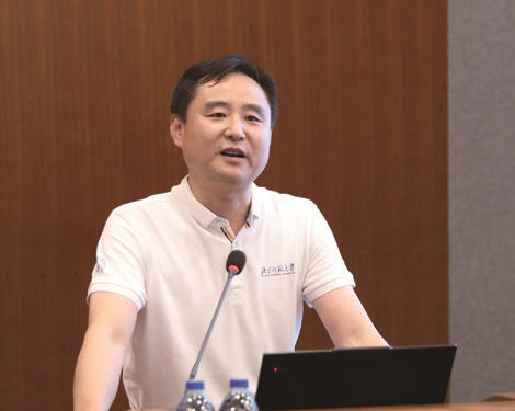面向未来，我们要读什么书?
